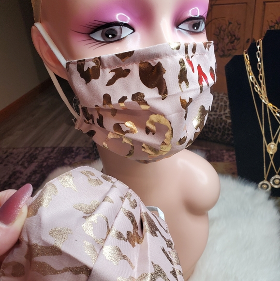 Face 😷 masks set of 2 pink & gold - Picture 2 of 9